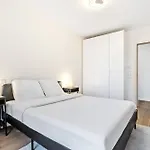 Modern 2Br Apartment With Pool & City Views