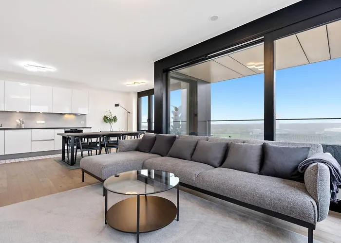 Modern 2Br Apartment With Pool & City Views