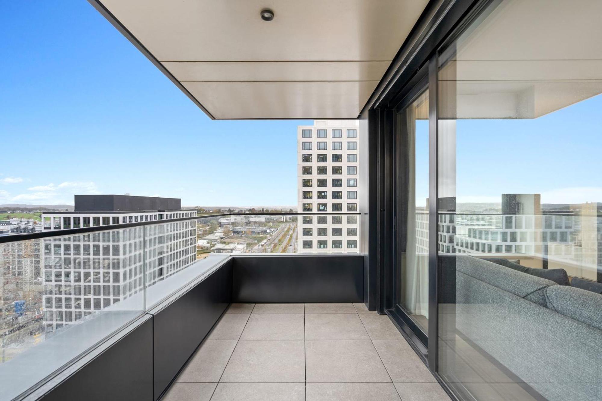 Modern 2br With Pool & City Views *